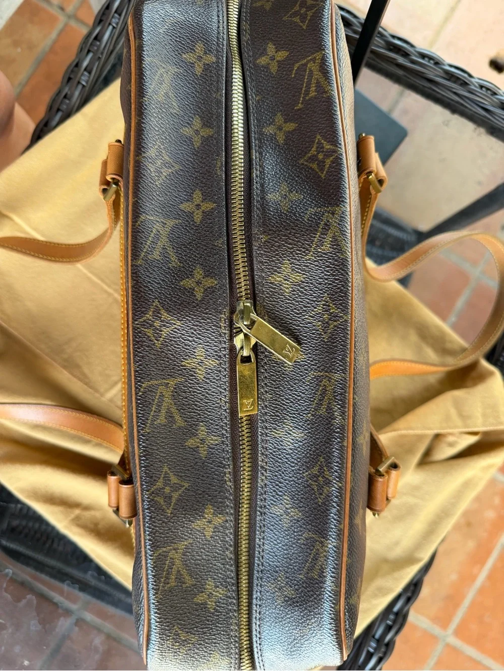Louis Vuitton Monogram Canvas Brown & Tan Shoulder Bag - Picture 9 of 10